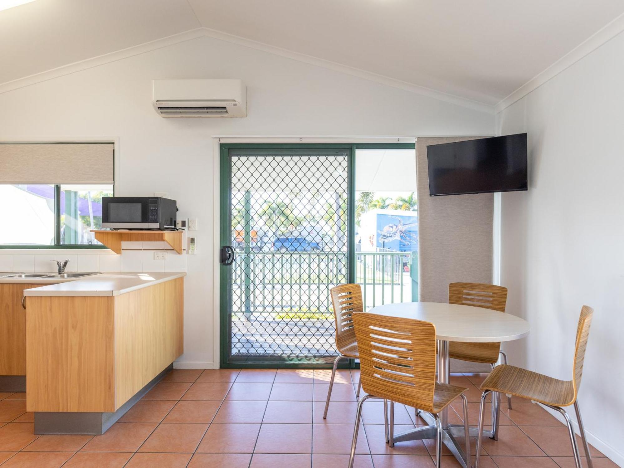 Nrma Bowen Beachfront Holiday Park Pokój zdjęcie